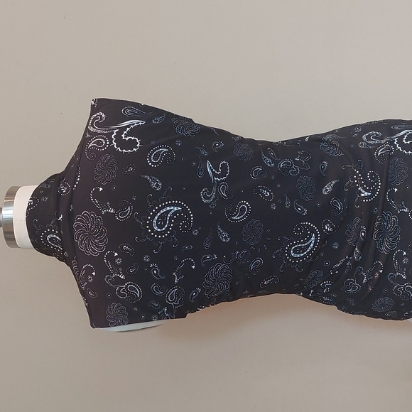 GRACE black & white sleeveless top - Picture 2 of 6